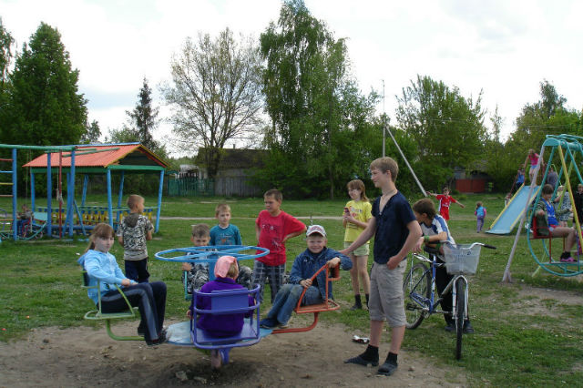 детская площадка с. Новоуглянка.JPG